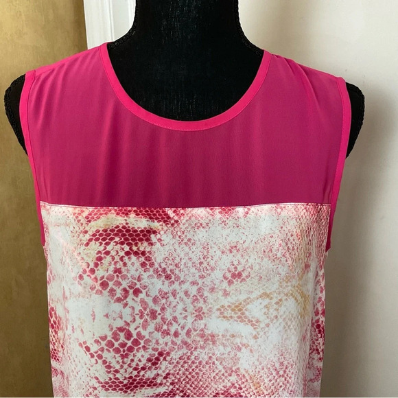 Vince Camuto pink snake print sleeveless blouse - Picture 4 of 12